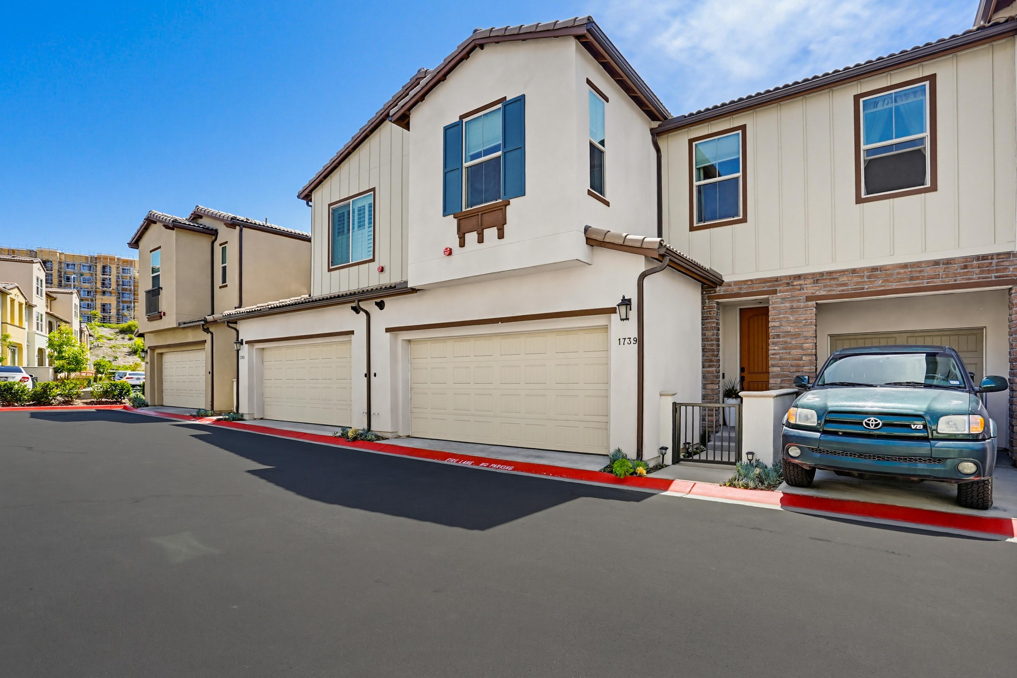 Virtual tour photo 1 of 43 for 1739 Vallye Oak Wy