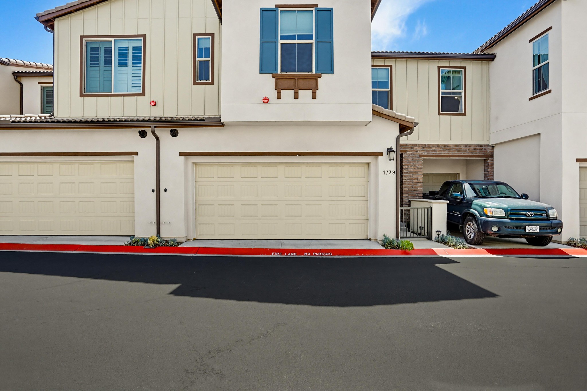 Virtual tour photo 3 of 43 for 1739 Vallye Oak Wy