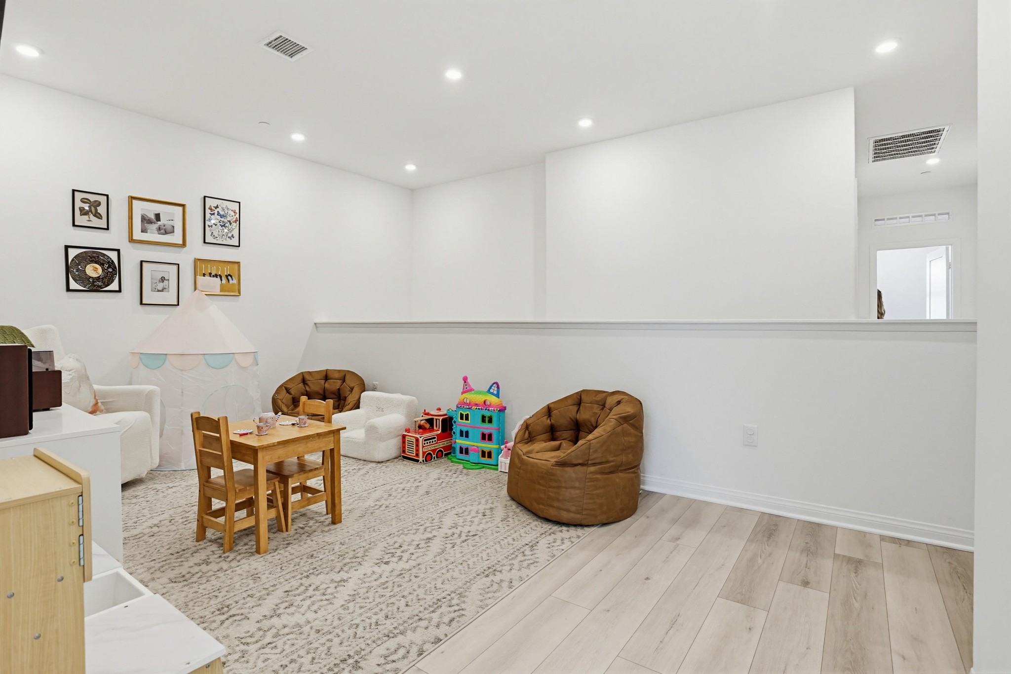 Virtual tour photo 31 of 43 for 1739 Vallye Oak Wy