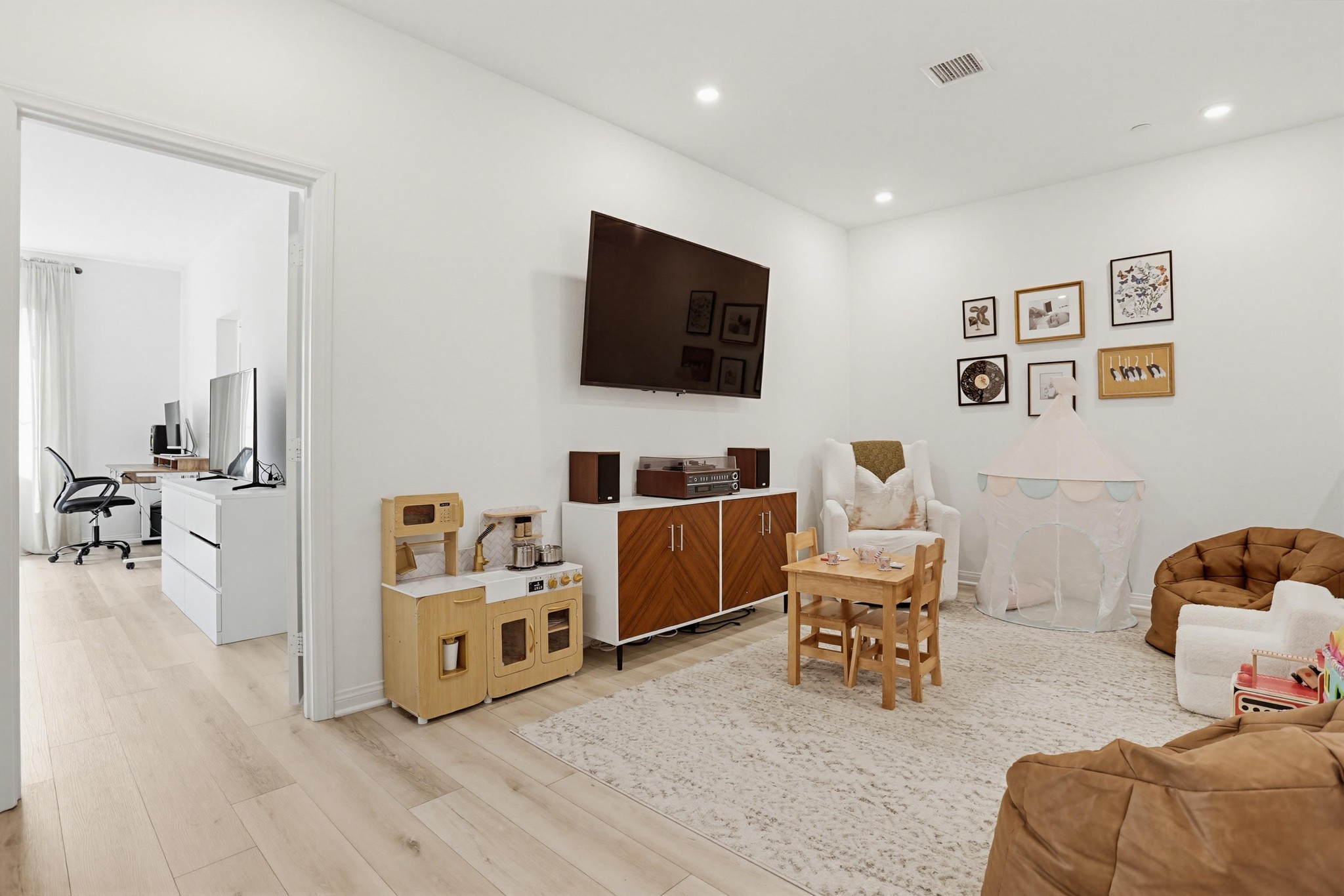 Virtual tour photo 32 of 43 for 1739 Vallye Oak Wy