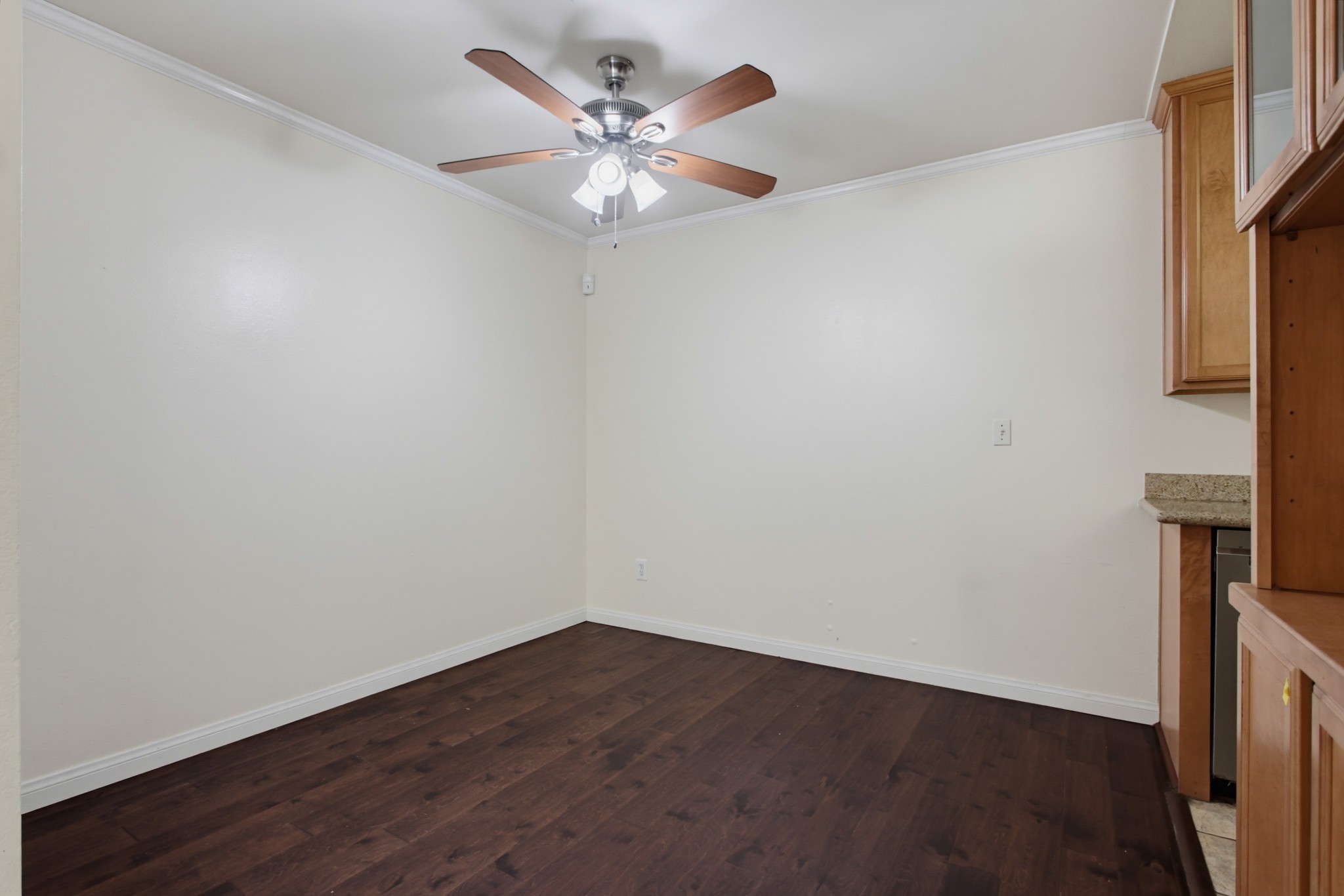 Virtual tour photo 11 of 42 for 1740 S El Camino Real Unit J106