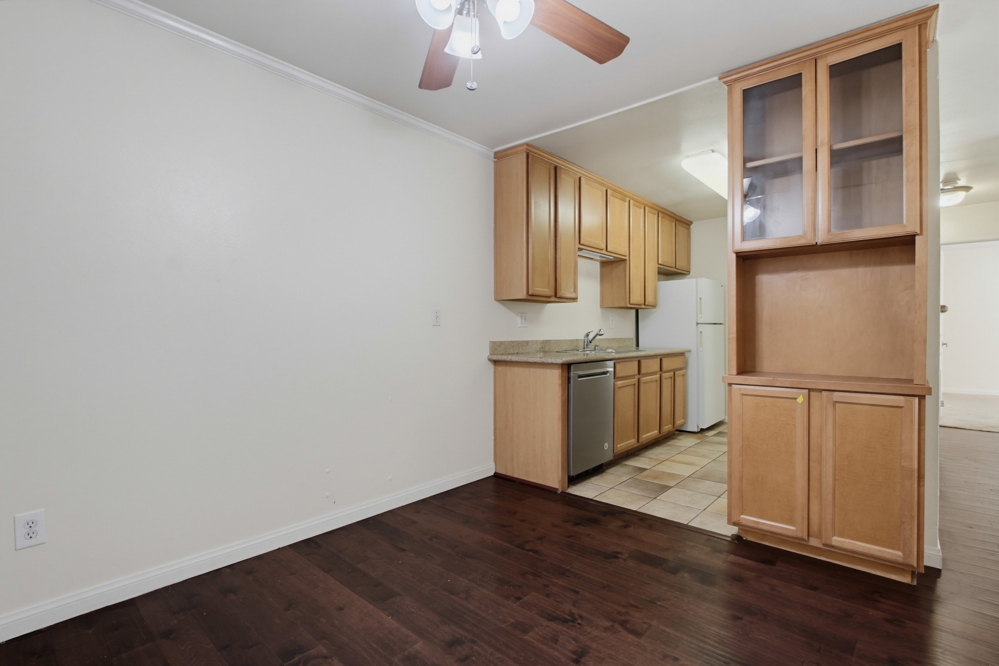 Virtual tour photo 13 of 42 for 1740 S El Camino Real Unit J106