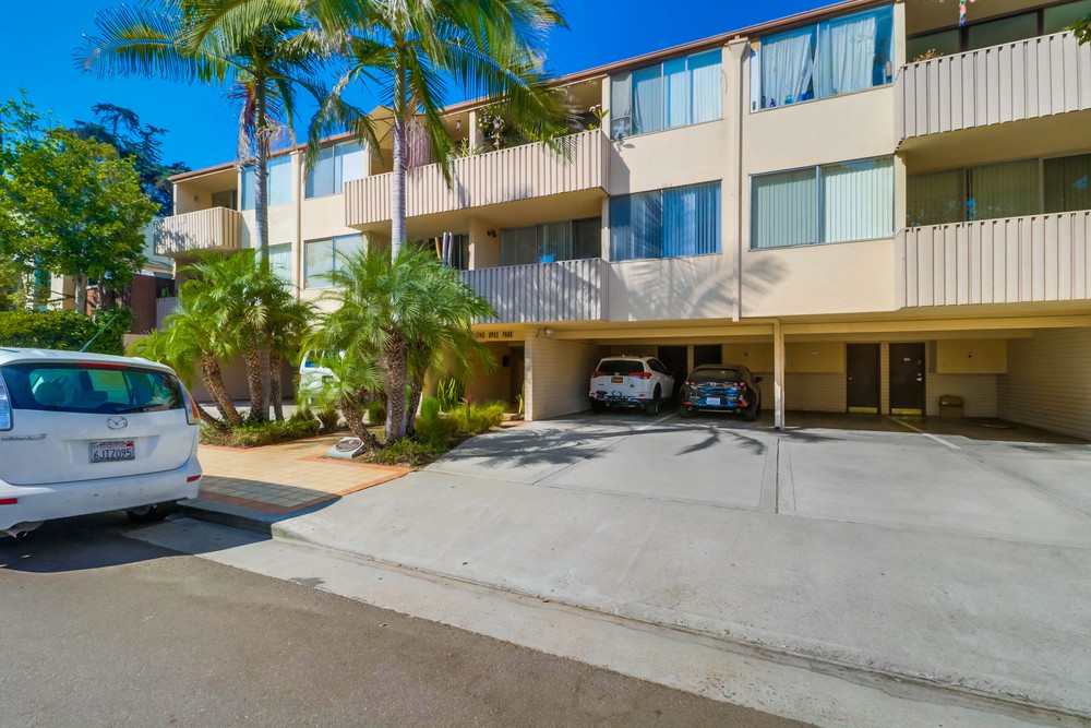 Virtual tour photo 3 of 33 for 1740 Upas St APT 25