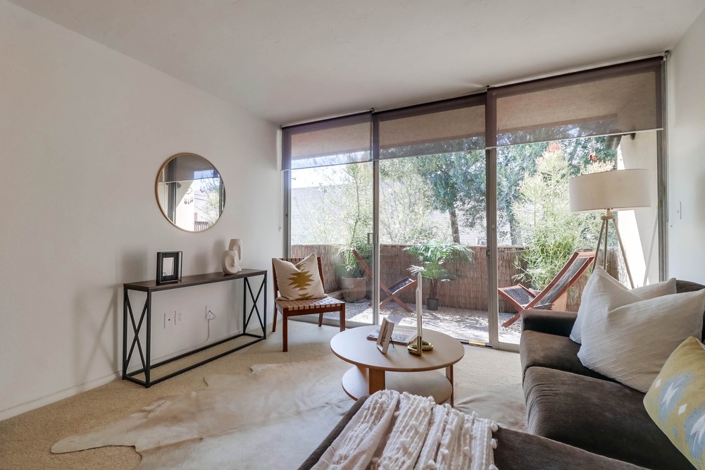 Virtual tour photo 11 of 33 for 1740 Upas St APT 25