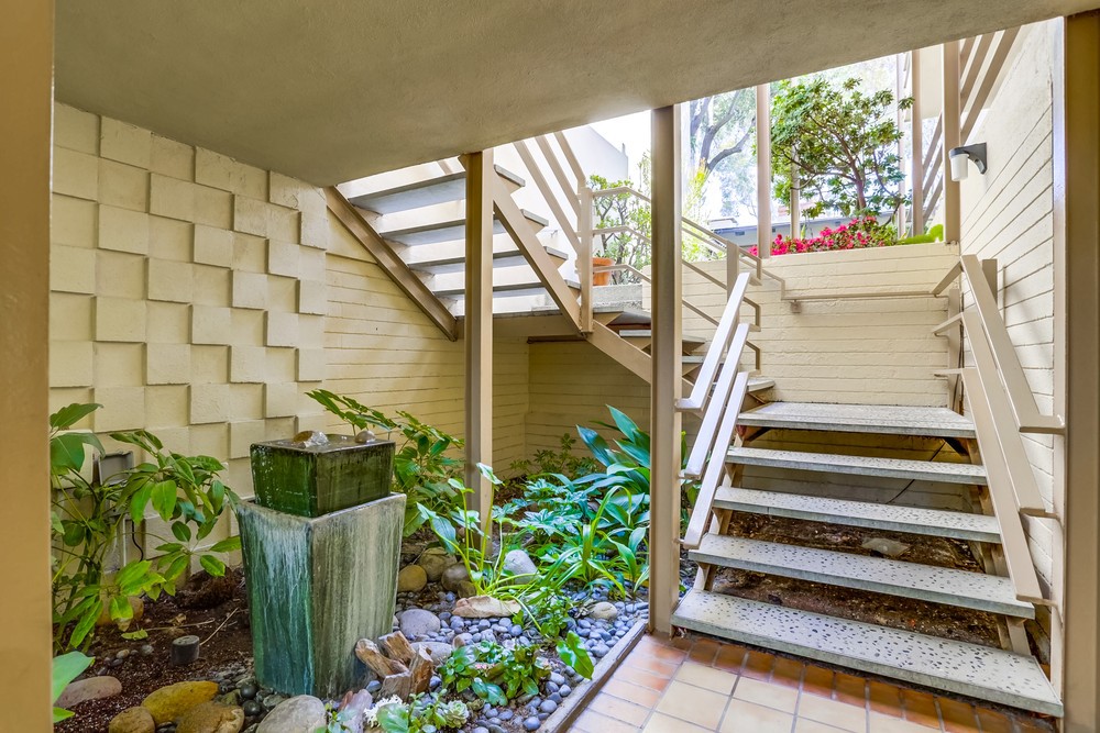 Virtual tour photo 7 of 33 for 1740 Upas St APT 25