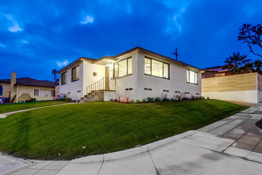 Virtual tour photo 1 of 50 for 1744 Catalina Blvd