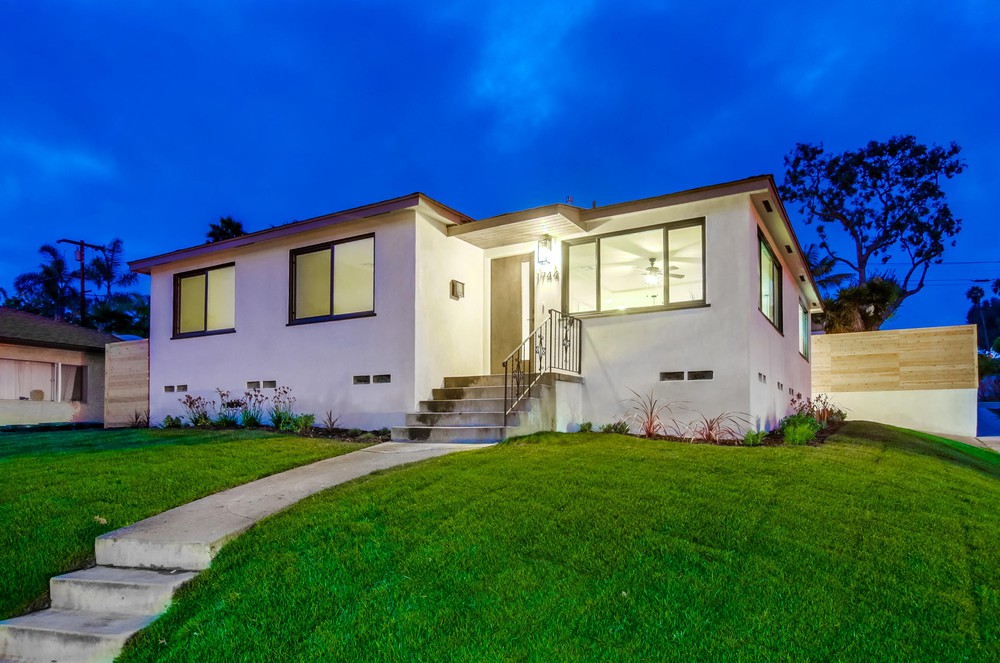 Virtual tour photo 3 of 50 for 1744 Catalina Blvd