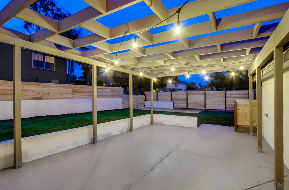 Virtual tour photo 5 of 50 for 1744 Catalina Blvd