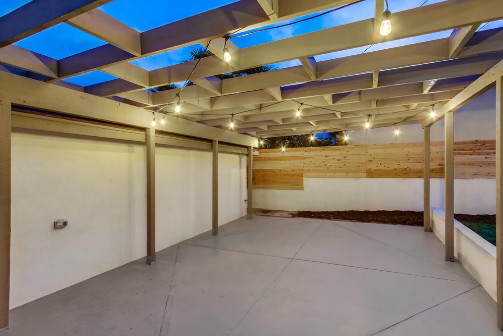Virtual tour photo 7 of 50 for 1744 Catalina Blvd