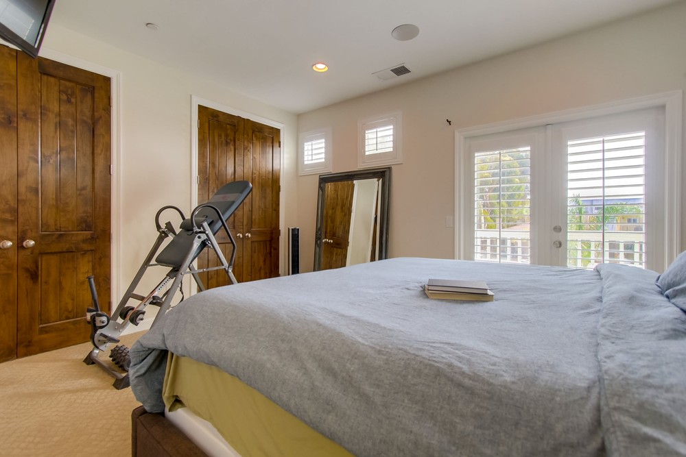 Virtual tour photo 27 of 54 for 1744 Thomas Ave