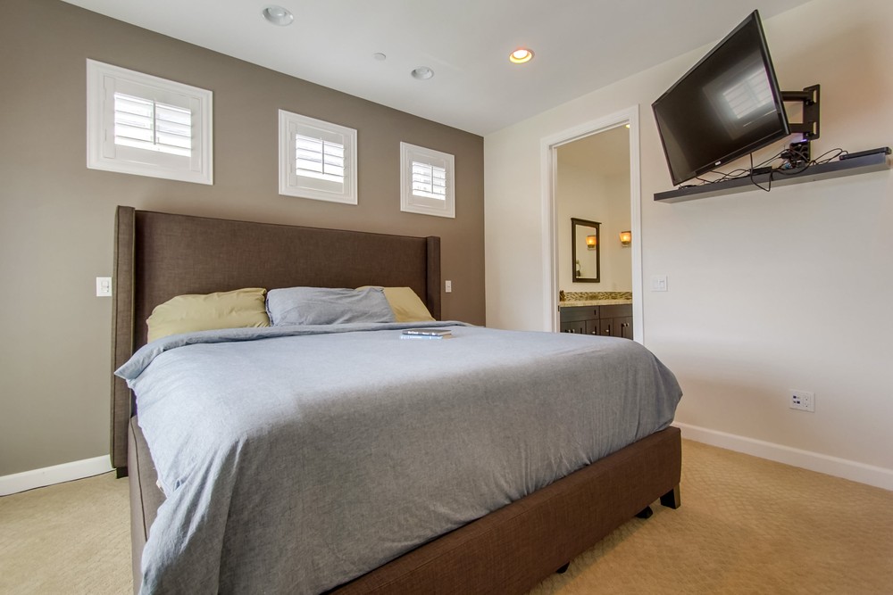 Virtual tour photo 28 of 54 for 1744 Thomas Ave