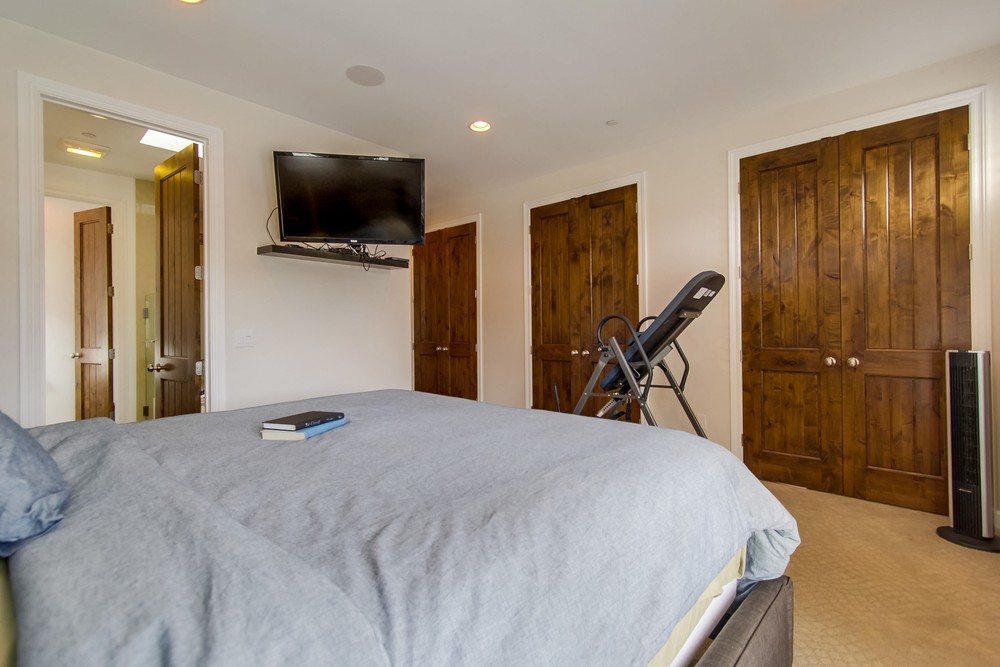 Virtual tour photo 29 of 54 for 1744 Thomas Ave