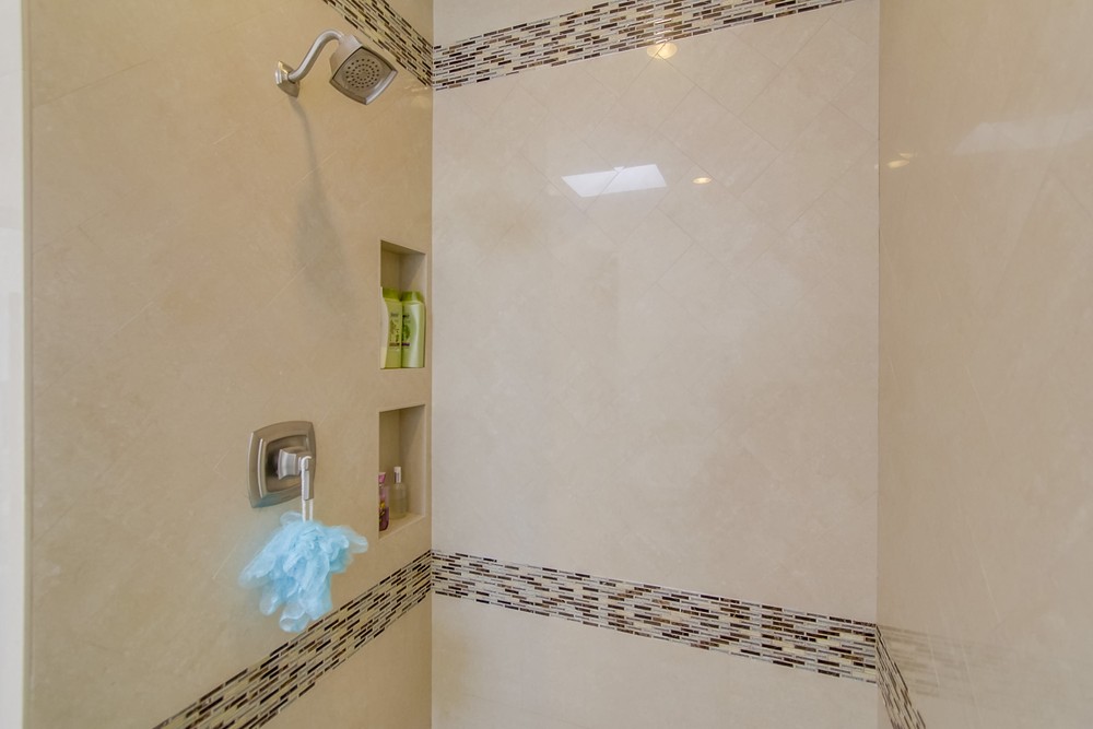 Virtual tour photo 32 of 54 for 1744 Thomas Ave
