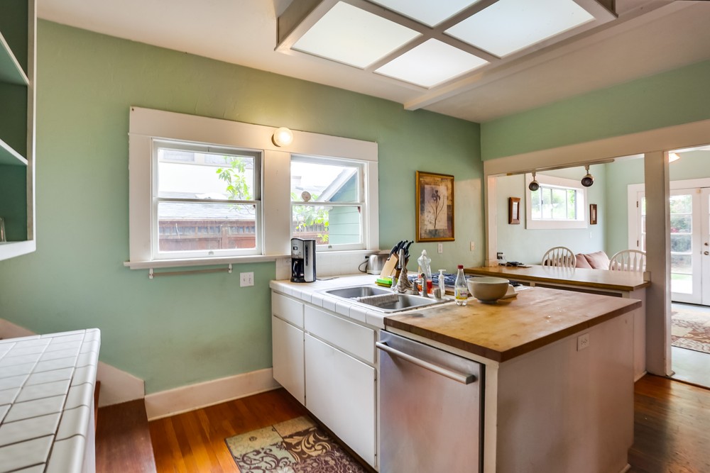 Virtual tour photo 30 of 67 for 1752 W Lewis St