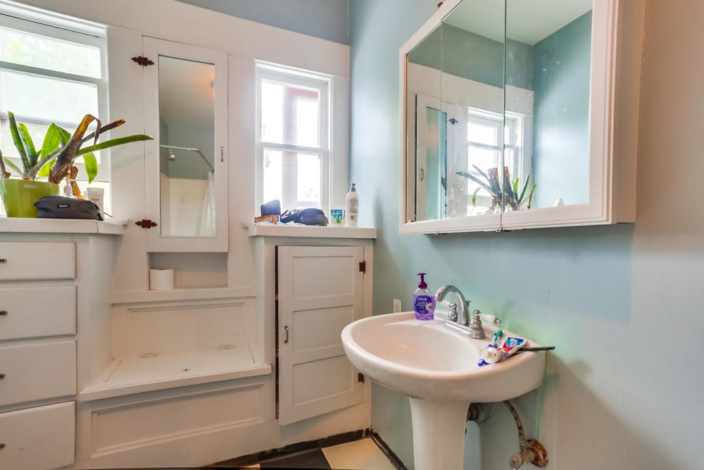Virtual tour photo 40 of 67 for 1752 W Lewis St