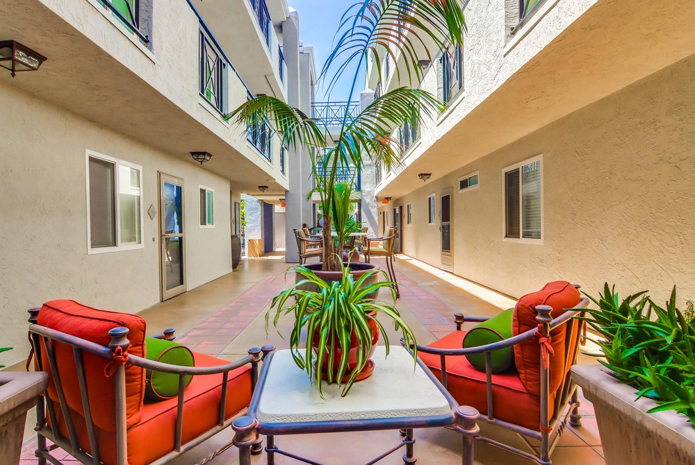 Virtual tour photo 5 of 29 for 1756 Essex St UNIT 105