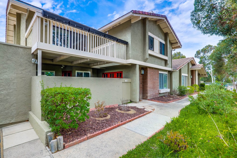 Virtual tour photo 3 of 40 for 17565 Fairlie Rd