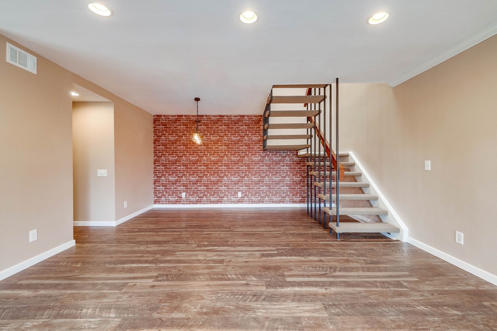 Virtual tour photo 8 of 40 for 17565 Fairlie Rd