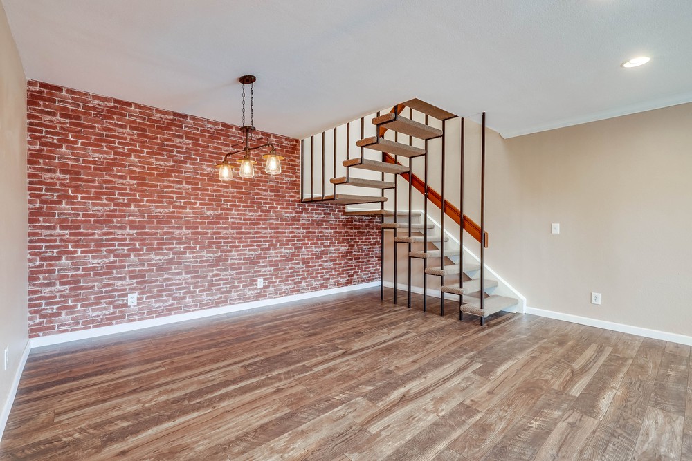 Virtual tour photo 10 of 40 for 17565 Fairlie Rd