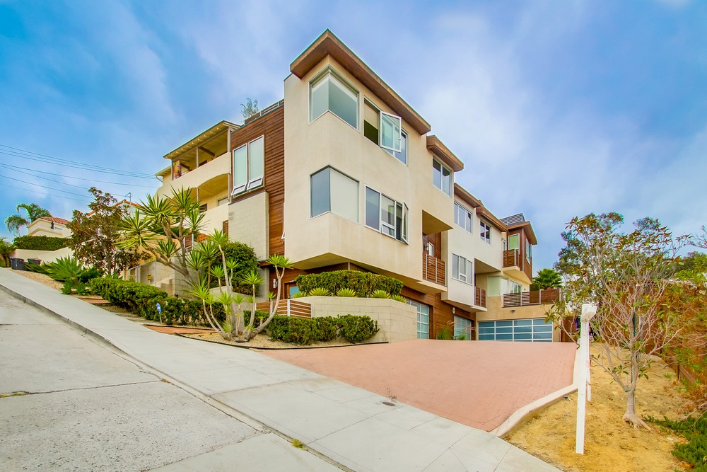 Virtual tour photo 1 of 88 for 1758 Neale St