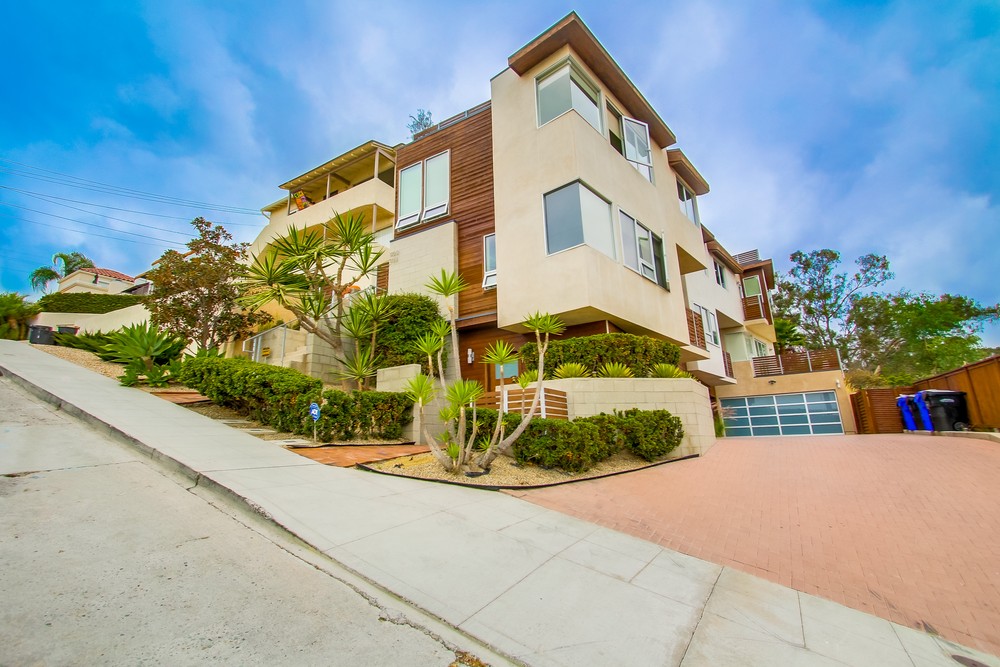 Virtual tour photo 3 of 88 for 1758 Neale St
