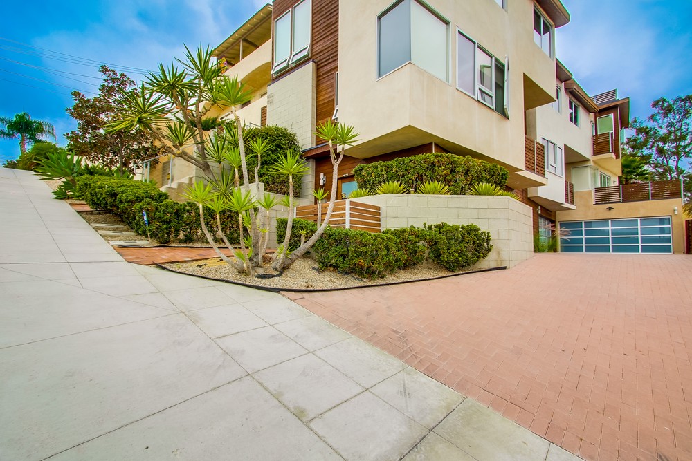 Virtual tour photo 4 of 88 for 1758 Neale St