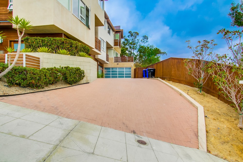 Virtual tour photo 6 of 88 for 1758 Neale St