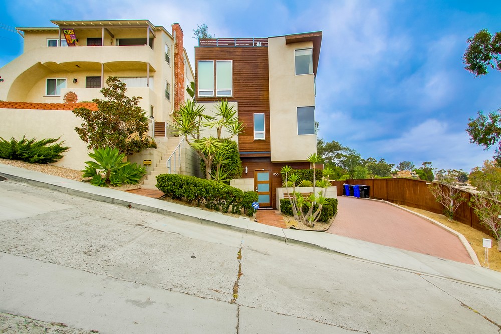 Virtual tour photo 7 of 88 for 1758 Neale St