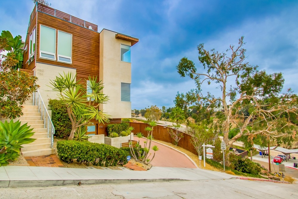 Virtual tour photo 9 of 88 for 1758 Neale St