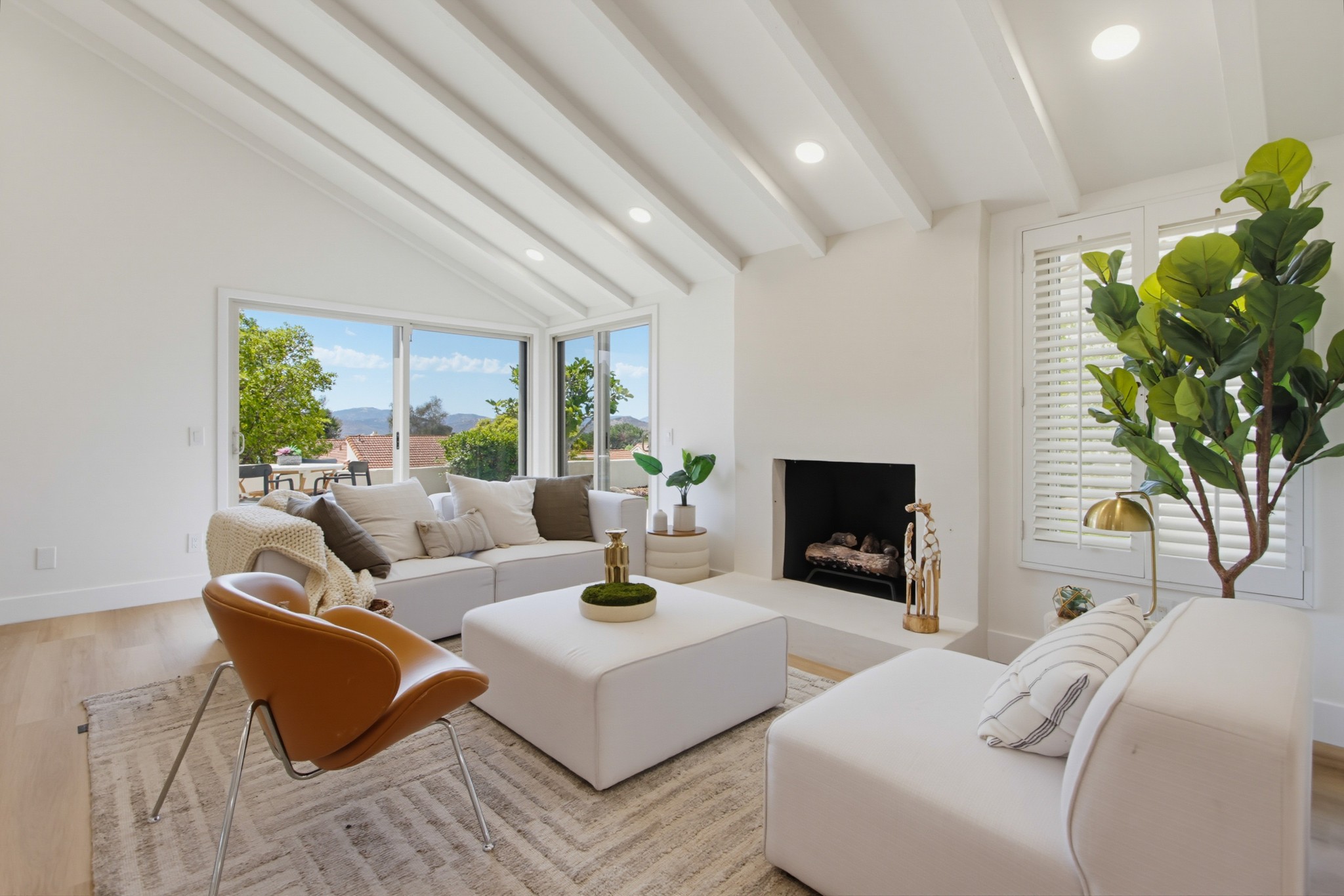 Virtual tour photo 11 of 52 for 17604 Camino Ancho