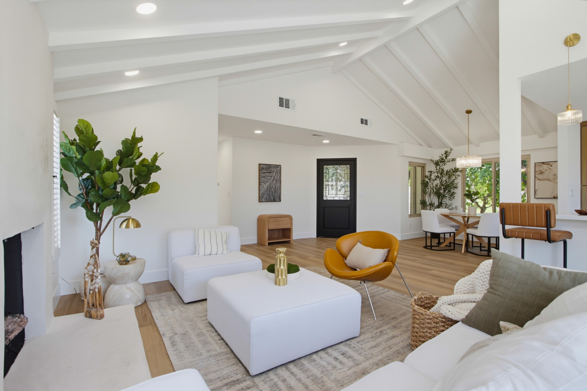 Virtual tour photo 14 of 52 for 17604 Camino Ancho
