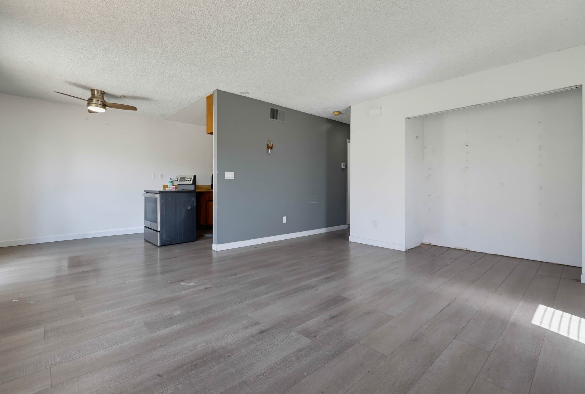 Virtual tour photo 8 of 31 for 1761 Hollister St Unit 32