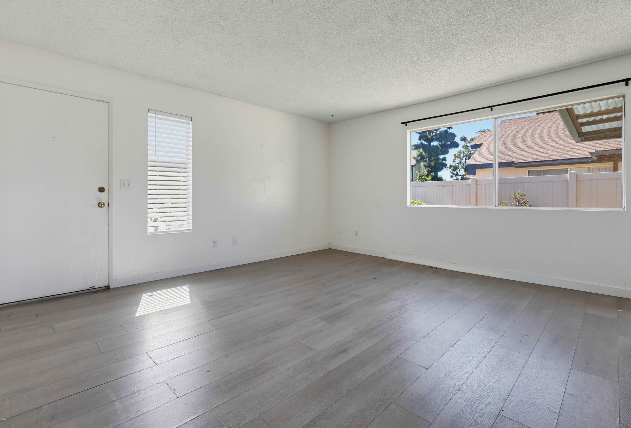 Virtual tour photo 9 of 31 for 1761 Hollister St Unit 32