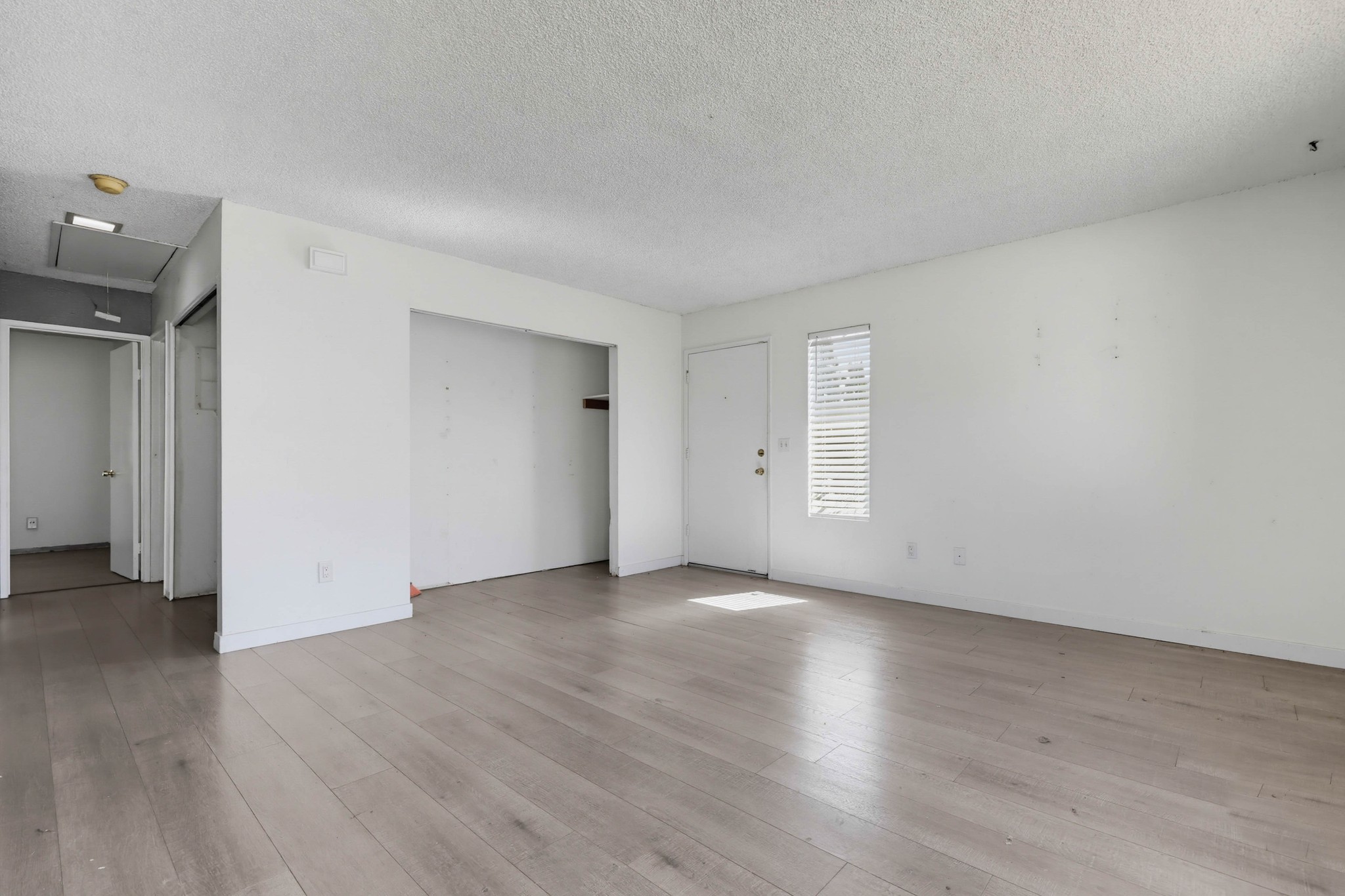 Virtual tour photo 10 of 31 for 1761 Hollister St Unit 32