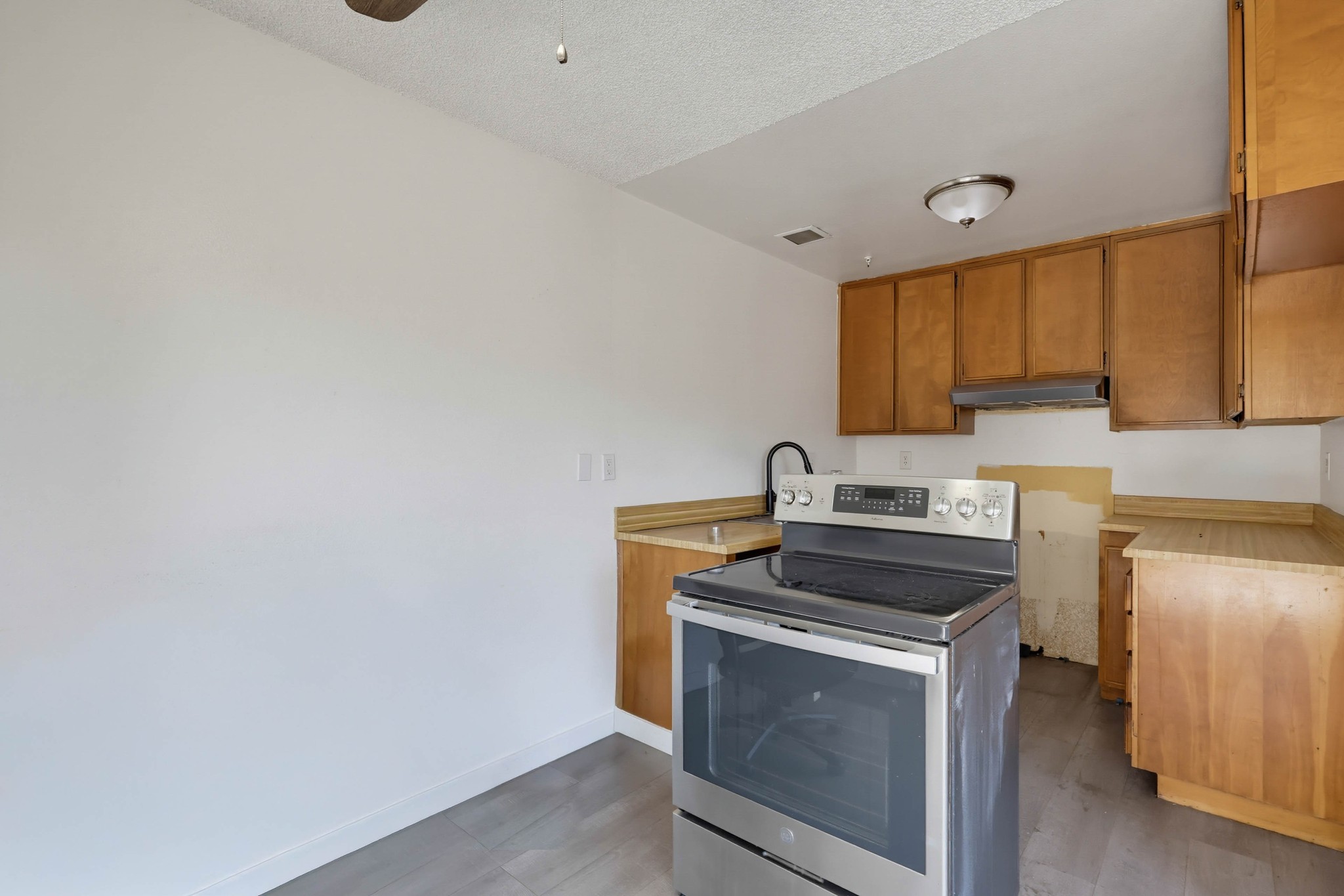 Virtual tour photo 11 of 31 for 1761 Hollister St Unit 32
