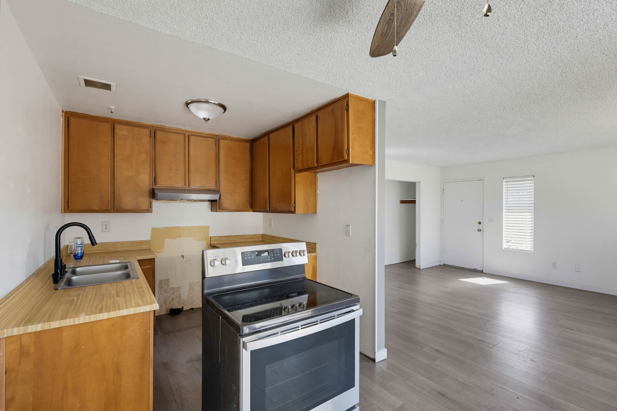 Virtual tour photo 12 of 31 for 1761 Hollister St Unit 32