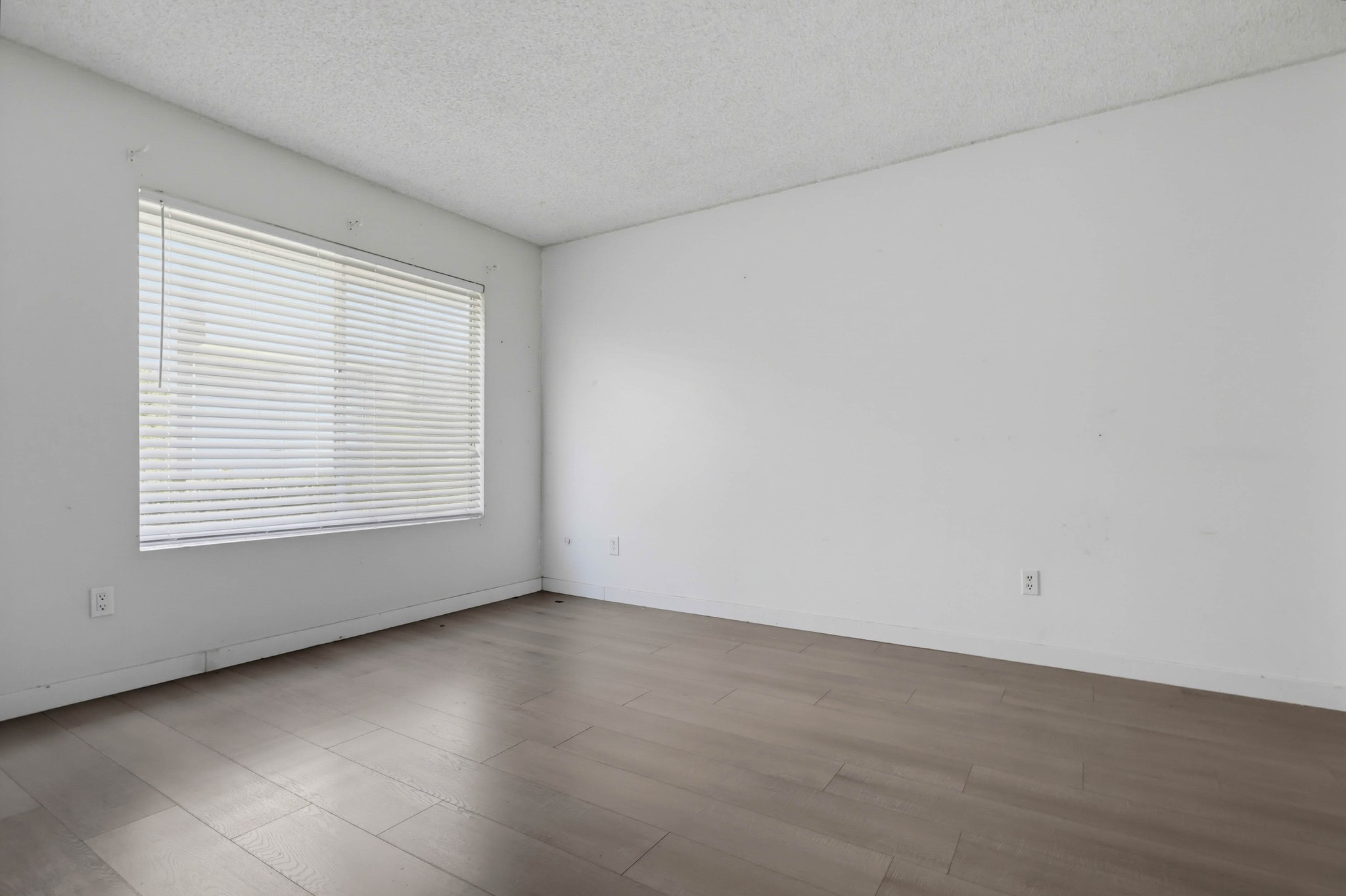 Virtual tour photo 20 of 31 for 1761 Hollister St Unit 32