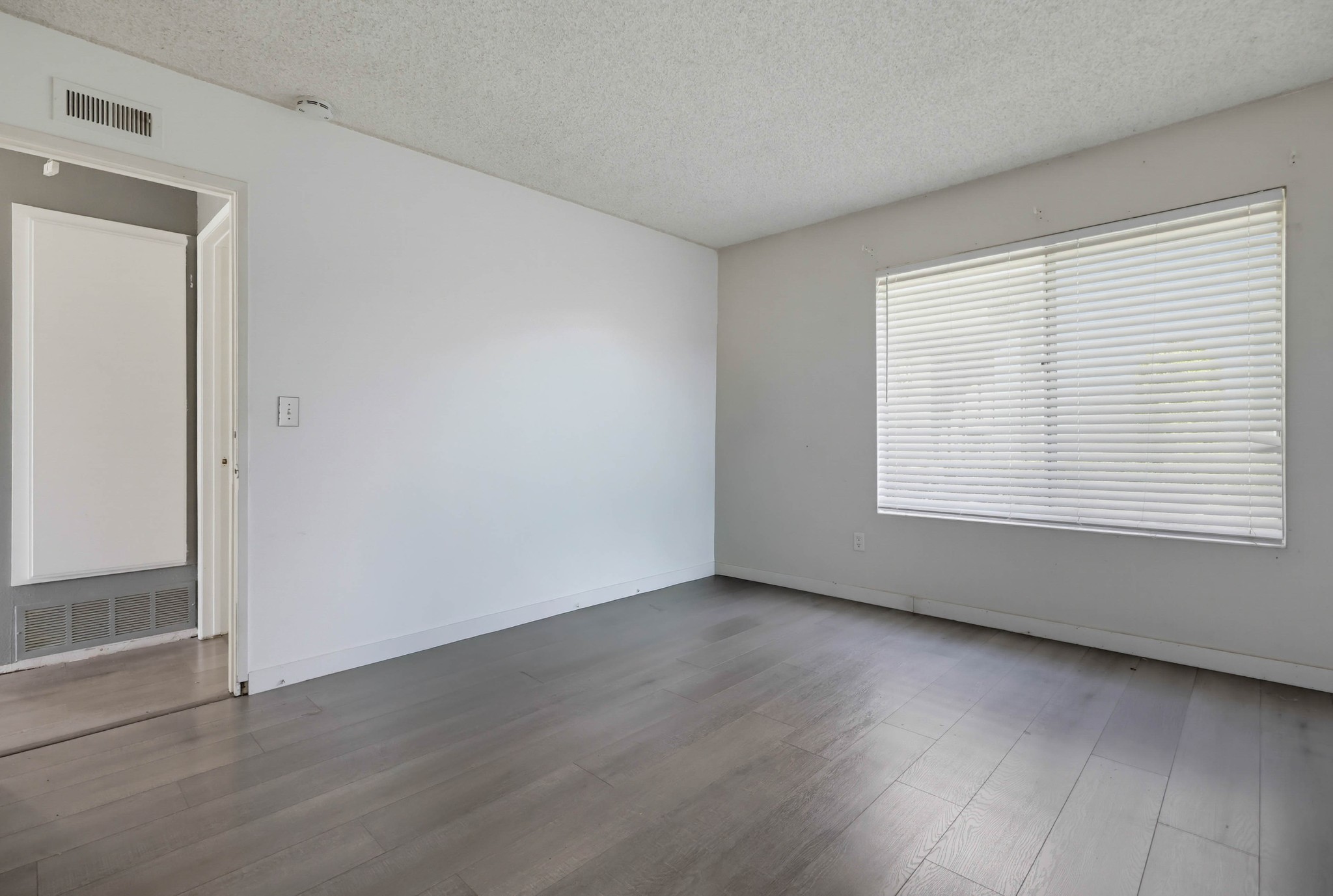 Virtual tour photo 22 of 31 for 1761 Hollister St Unit 32