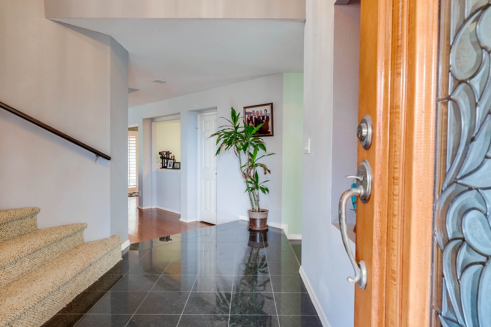 Virtual tour photo 6 of 42 for 17610 Marymont Pl