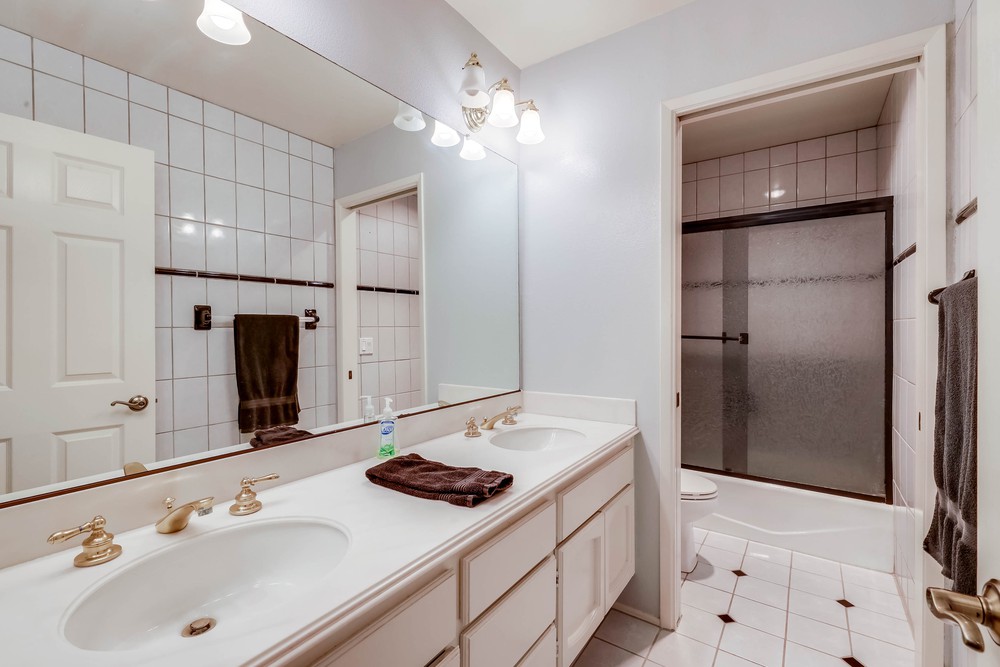 Virtual tour photo 32 of 42 for 17610 Marymont Pl