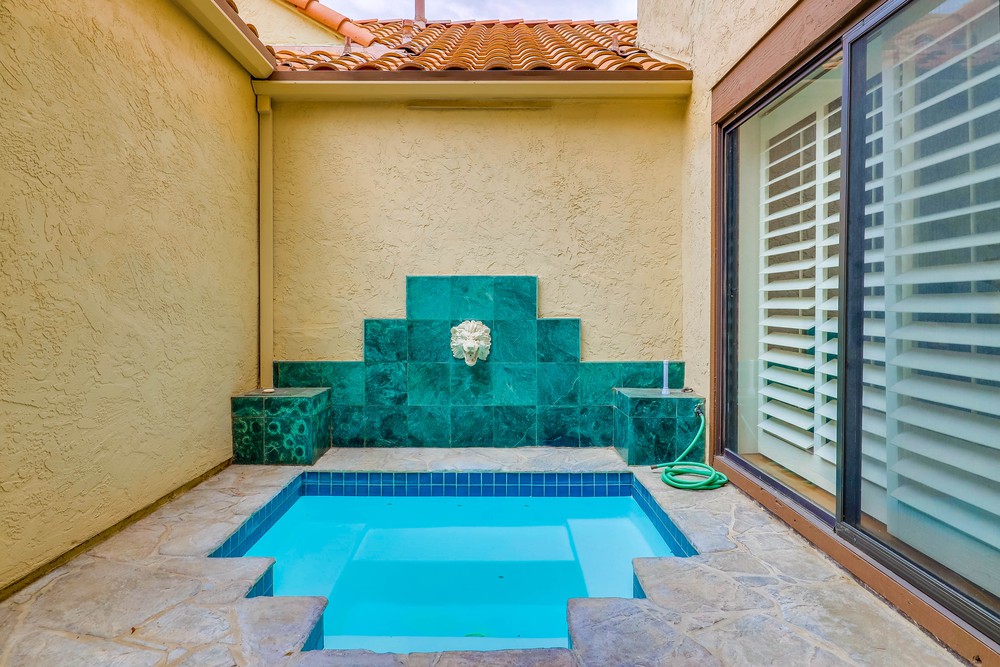 Virtual tour photo 33 of 42 for 17610 Marymont Pl