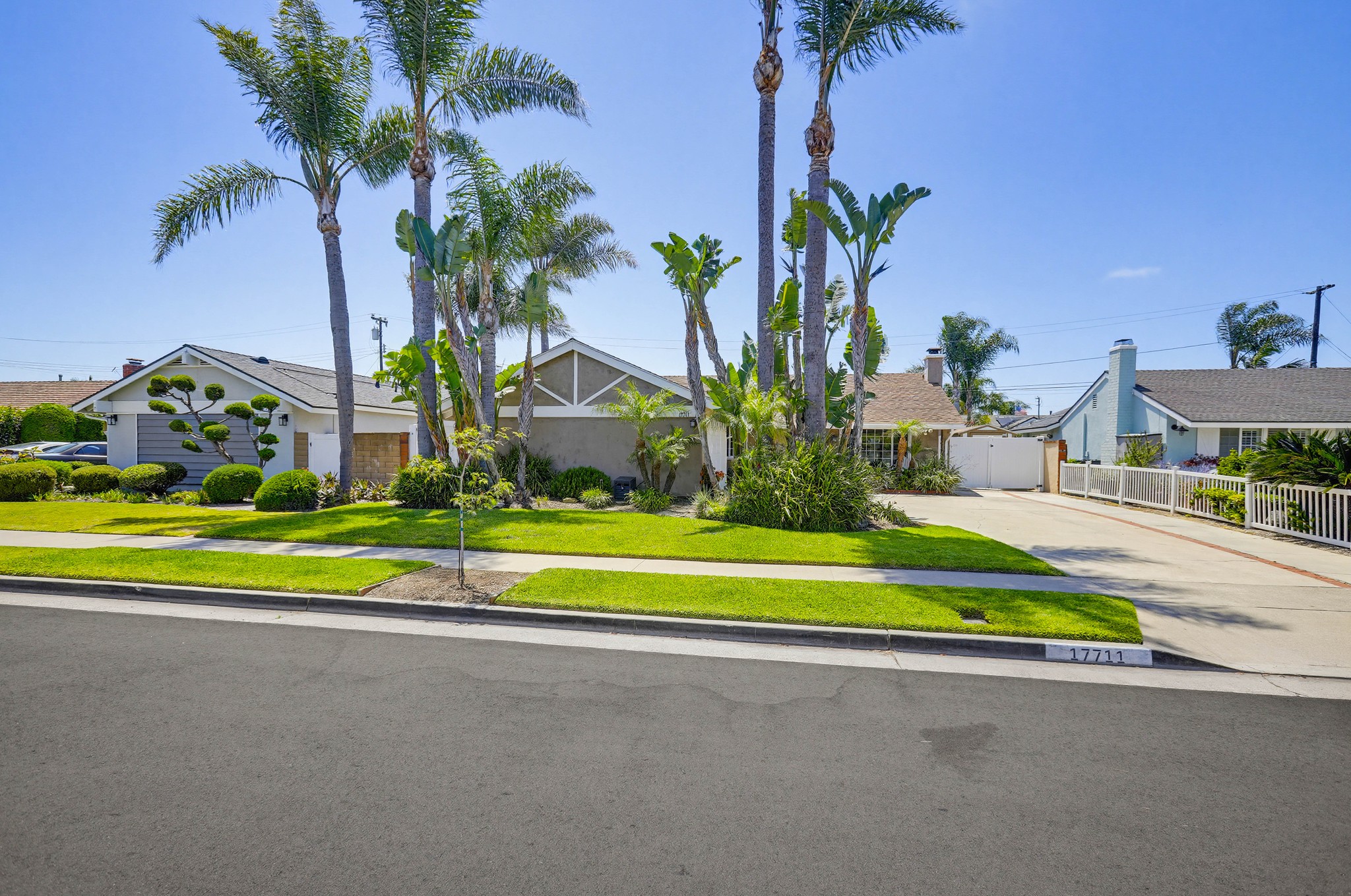 Virtual tour photo 3 of 51 for 17711 Edwards St
