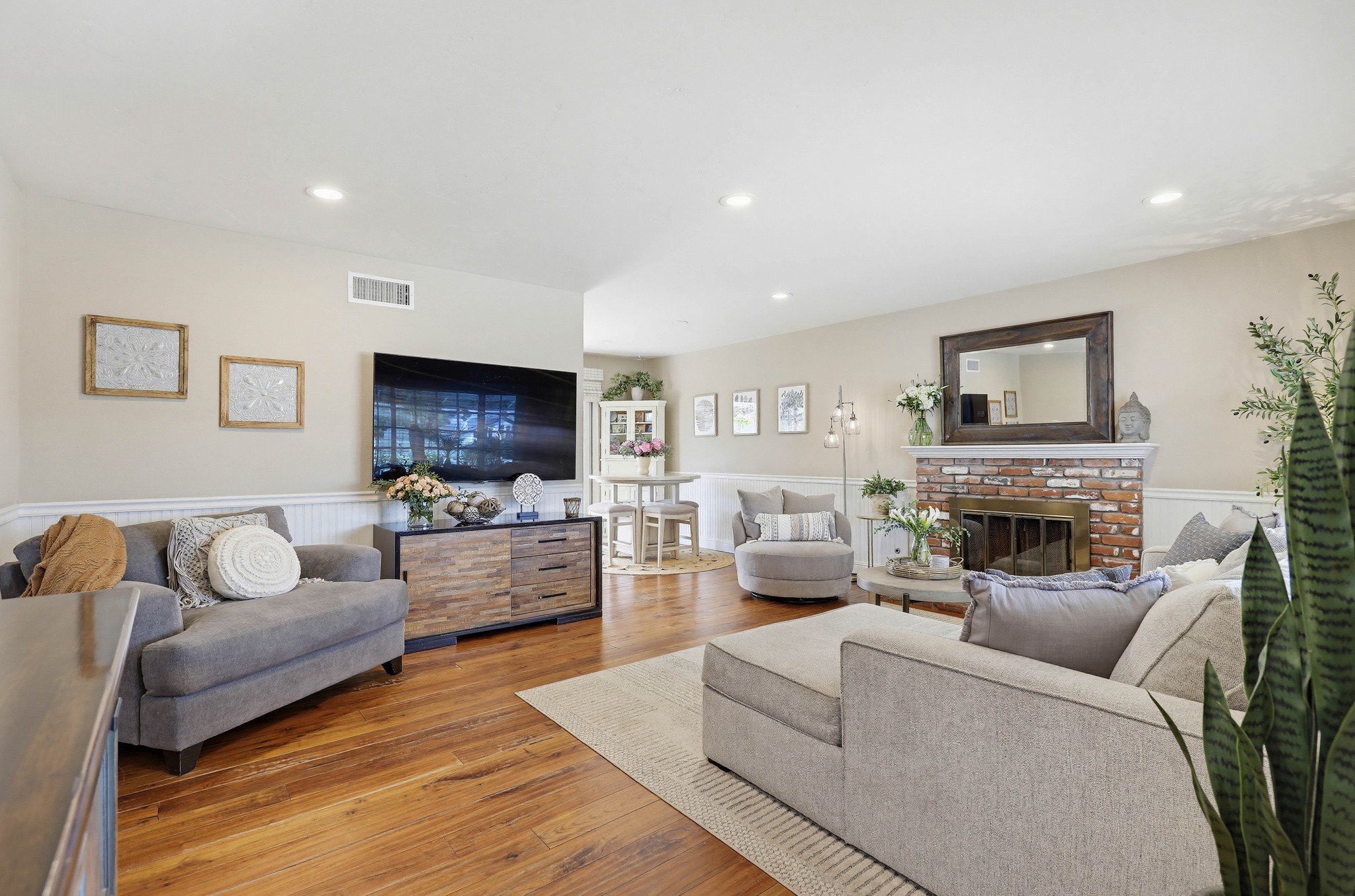 Virtual tour photo 9 of 51 for 17711 Edwards St