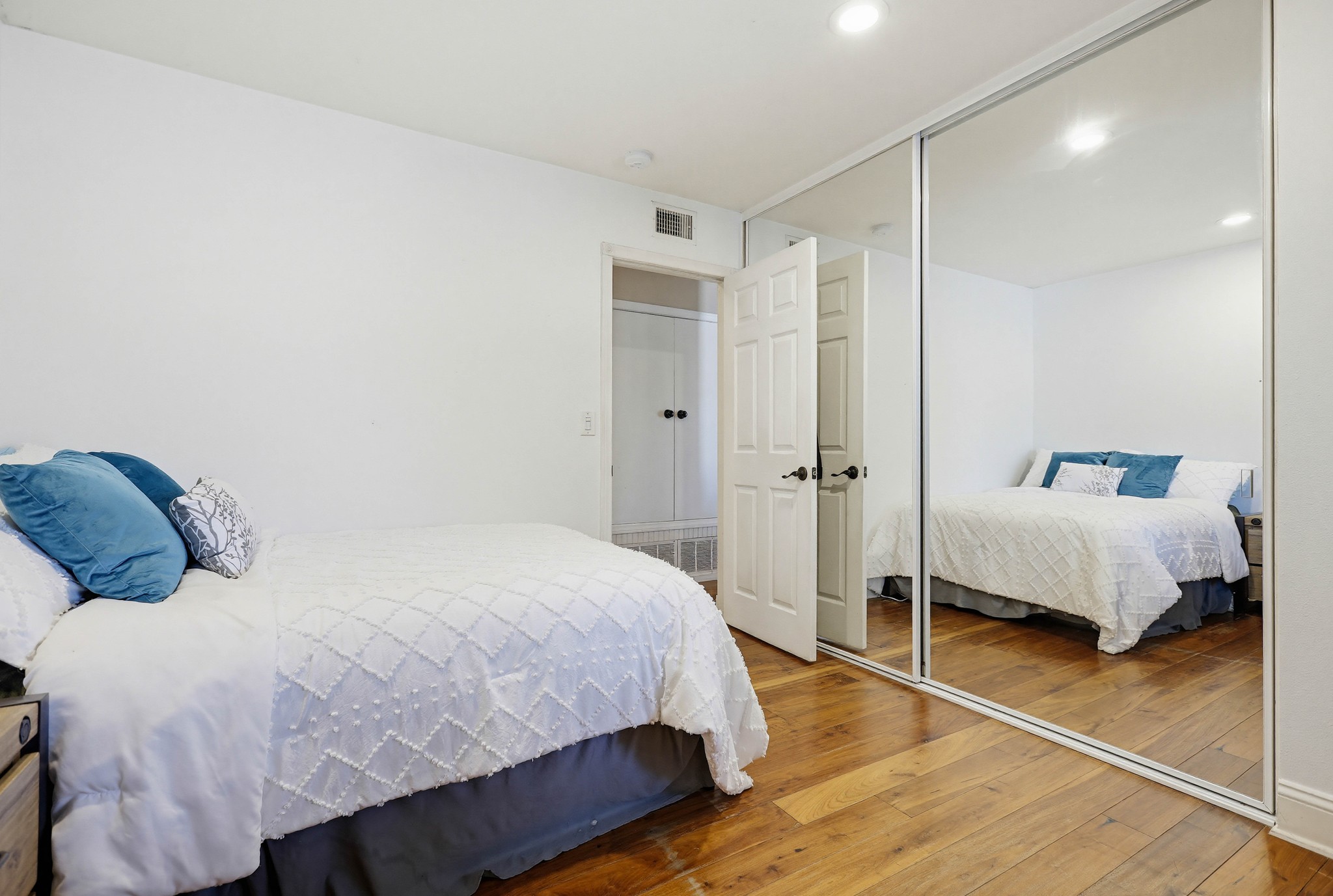 Virtual tour photo 36 of 51 for 17711 Edwards St