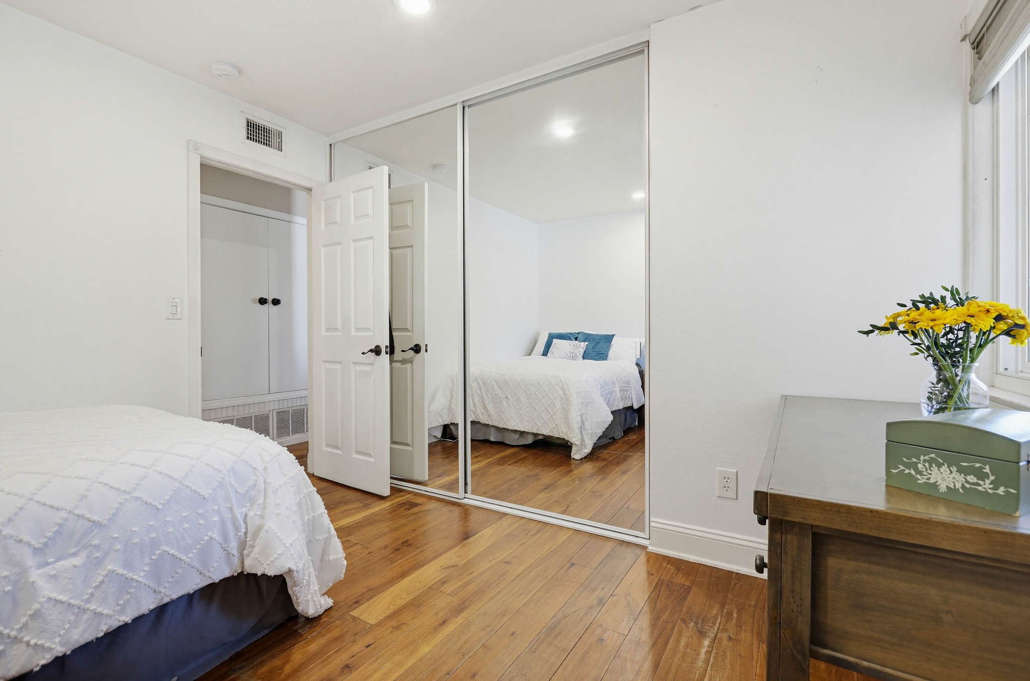 Virtual tour photo 37 of 51 for 17711 Edwards St