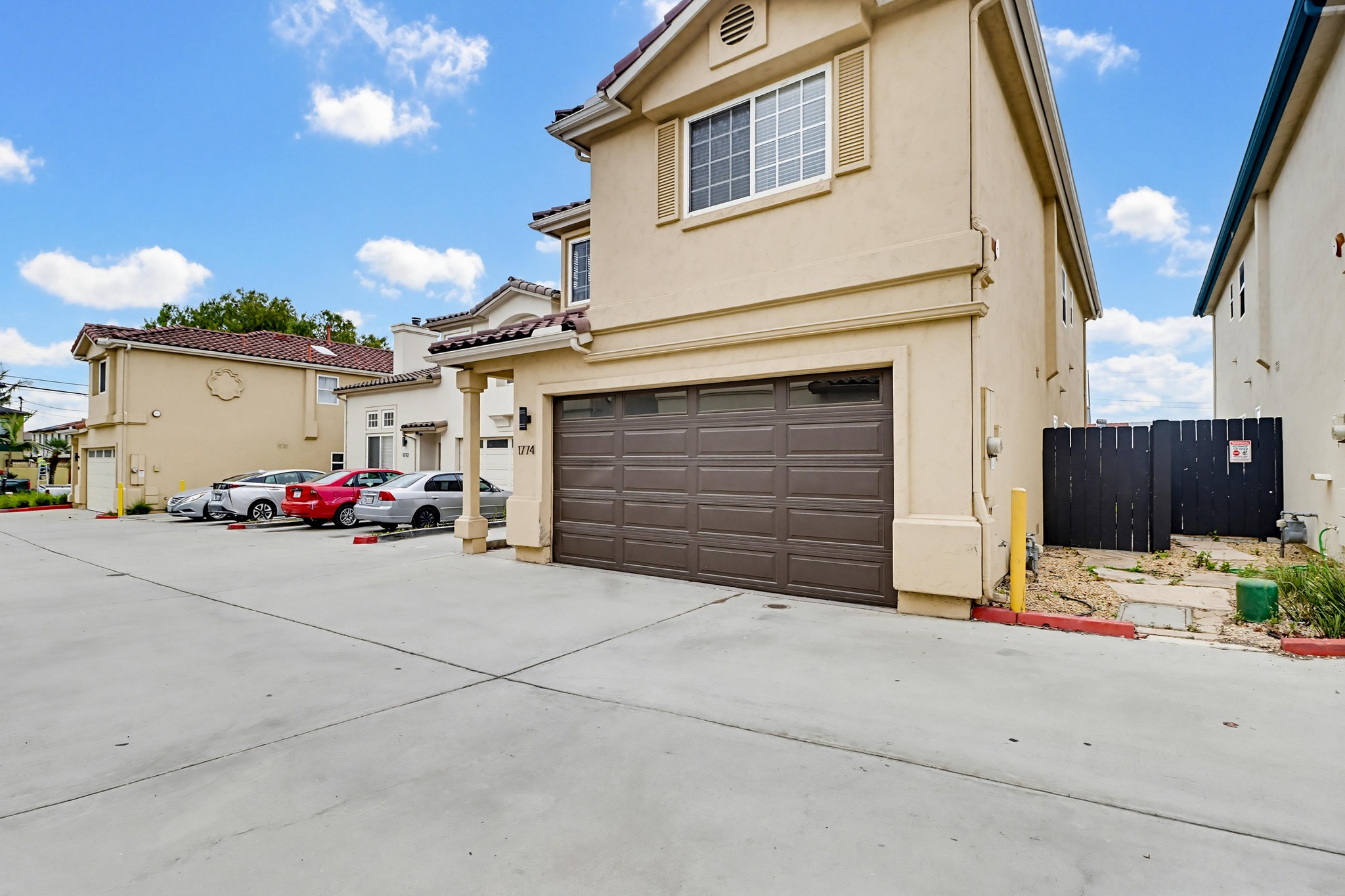 Virtual tour photo 4 of 50 for 1774 Elm Ave
