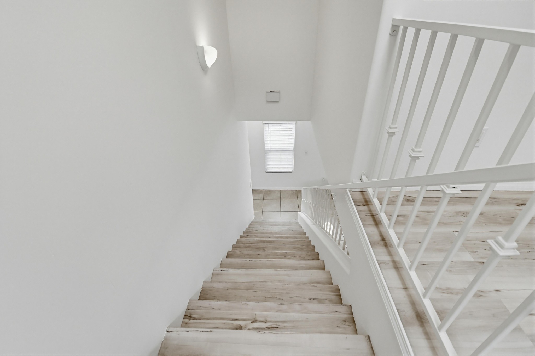 Virtual tour photo 24 of 50 for 1774 Elm Ave
