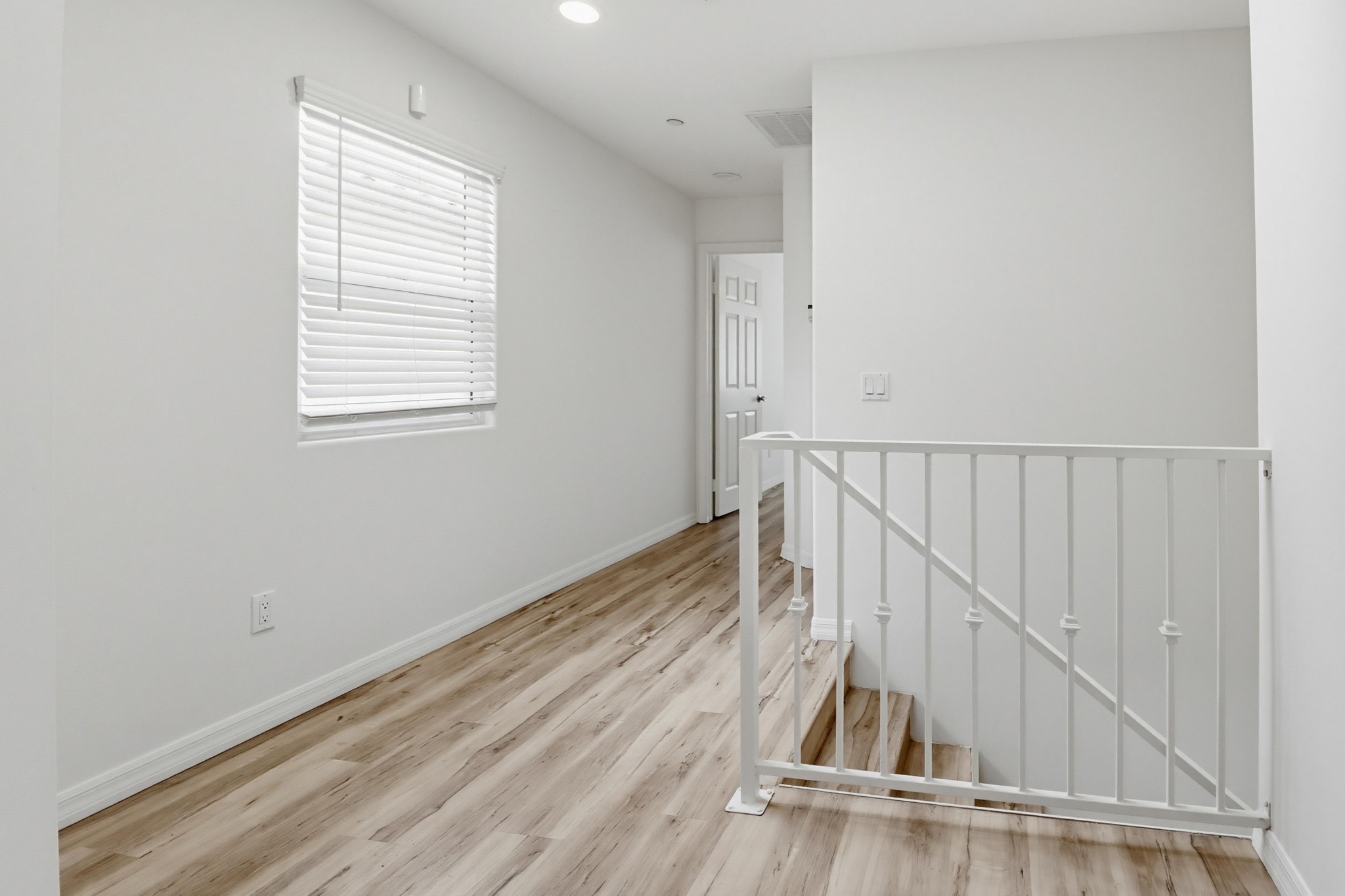 Virtual tour photo 25 of 50 for 1774 Elm Ave