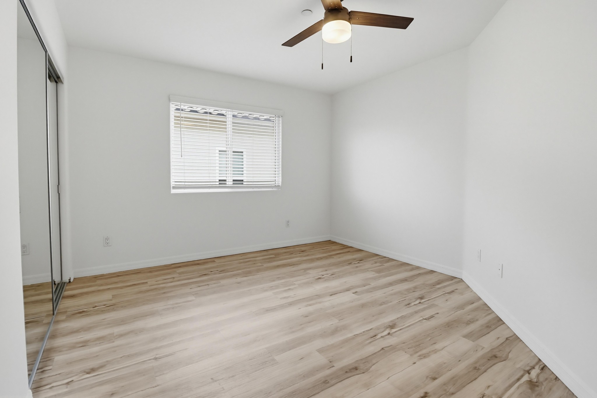 Virtual tour photo 34 of 50 for 1774 Elm Ave