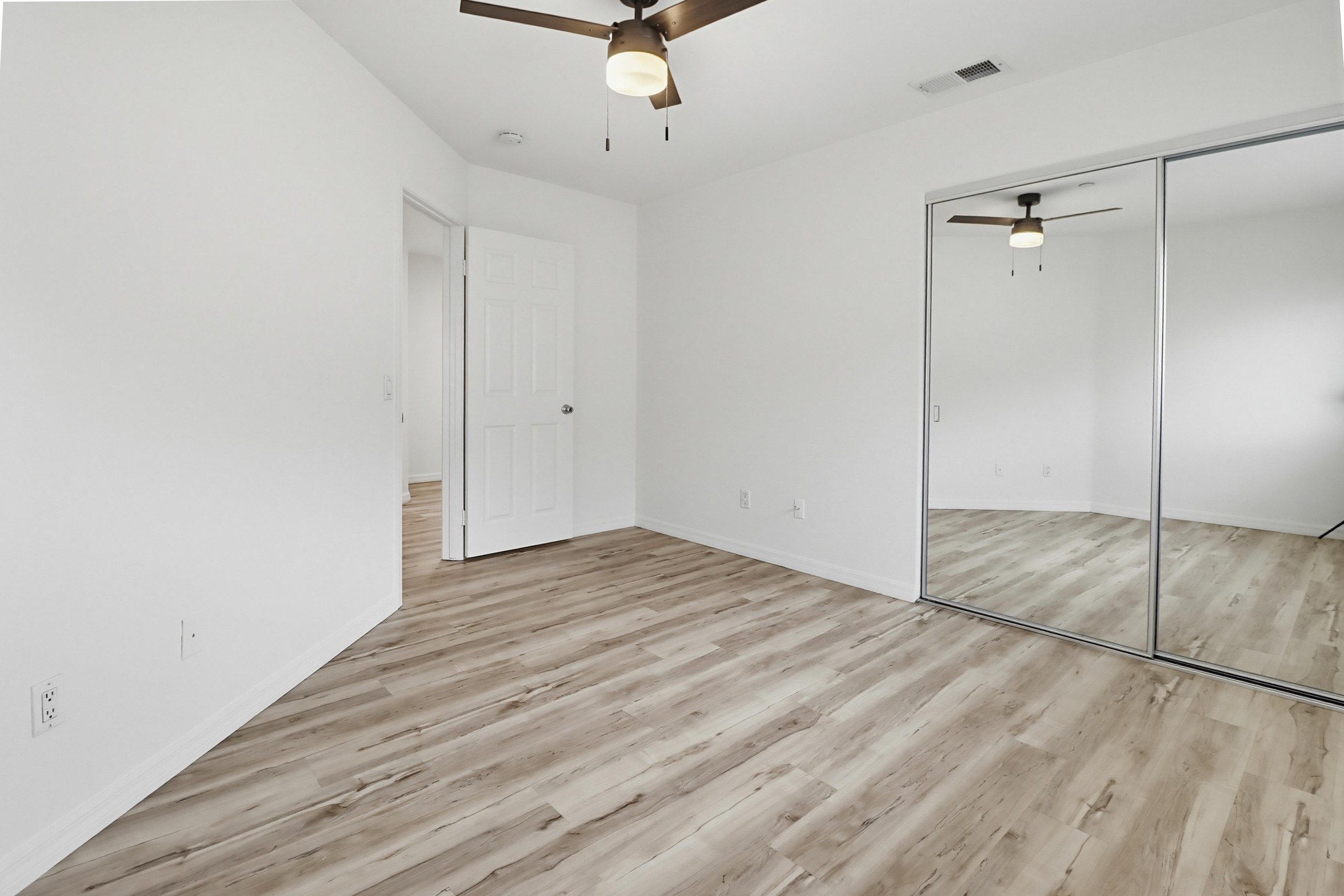 Virtual tour photo 36 of 50 for 1774 Elm Ave